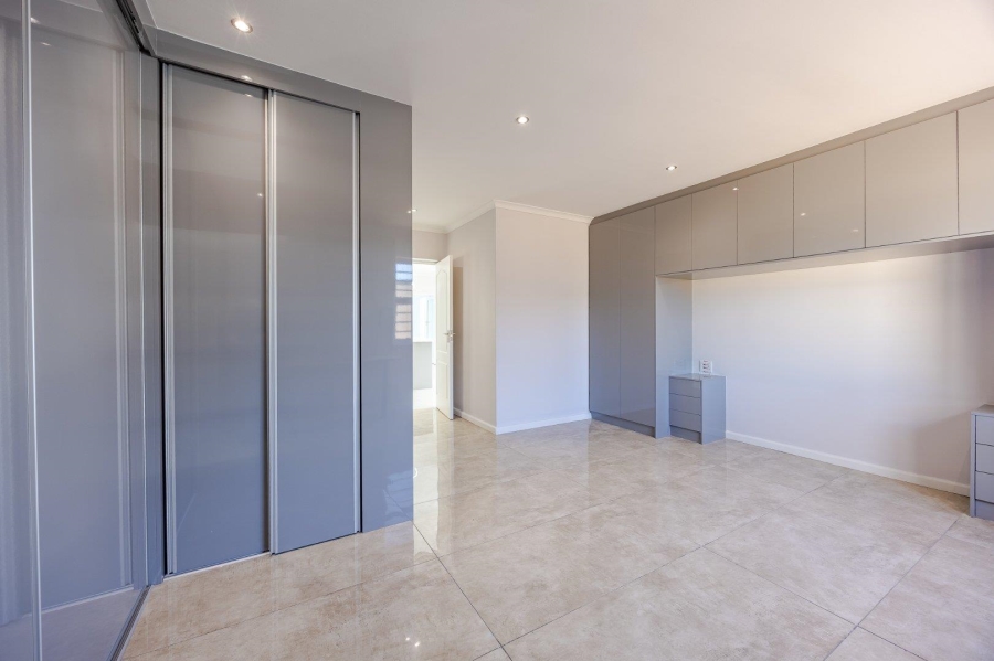 4 Bedroom Property for Sale in Zeekoevlei Western Cape